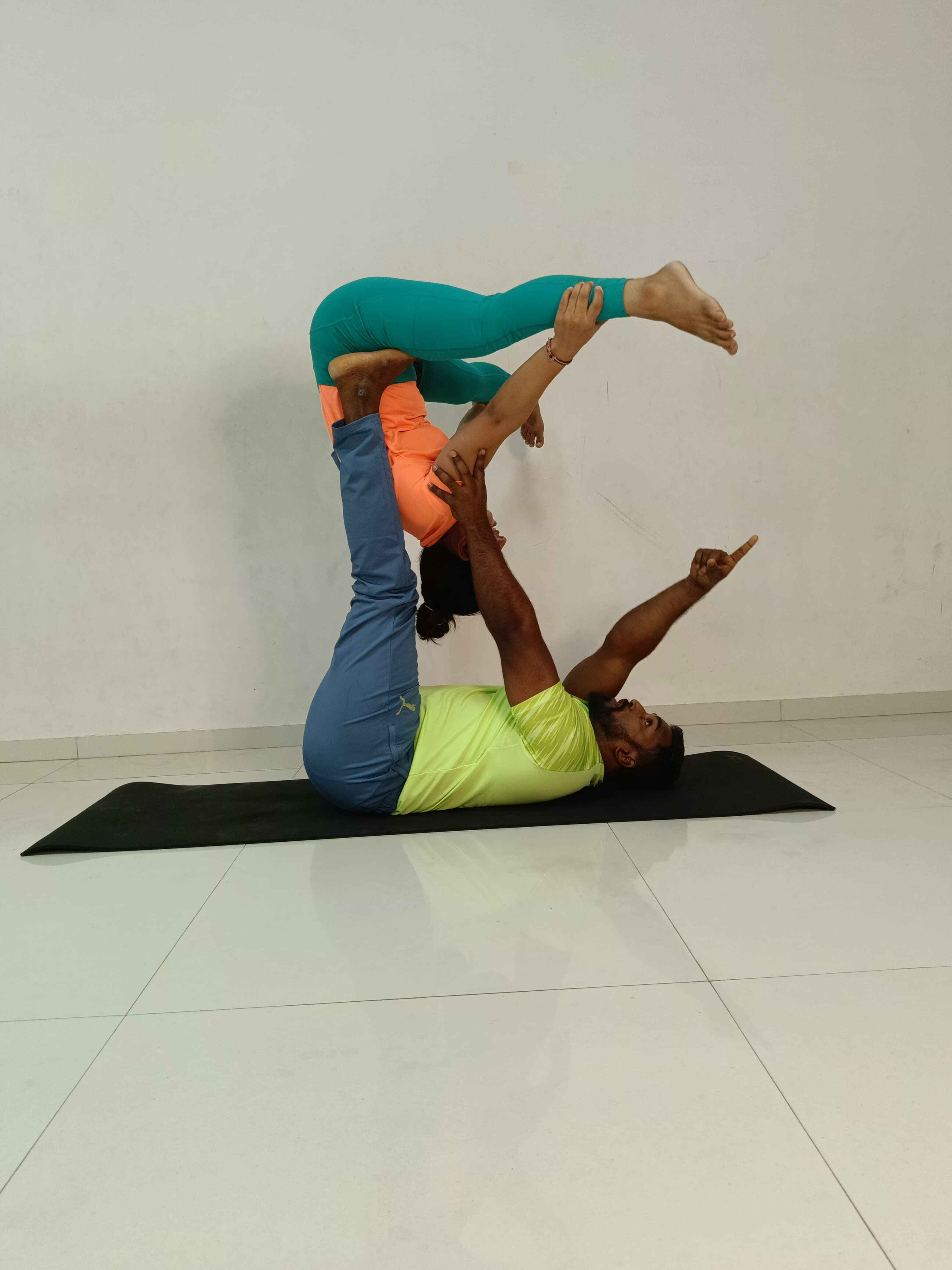 Acro 2